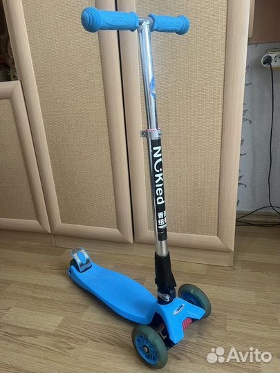 Самокат трехколесный Scooter