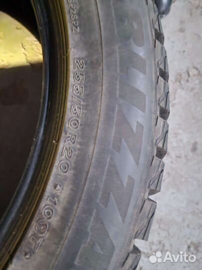 Bridgestone Blizzak Spike-02 255/50 R20 109