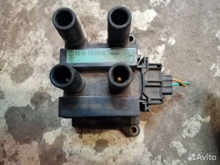 Катушка зажигания на Форд Мондео 3/ 2004 год