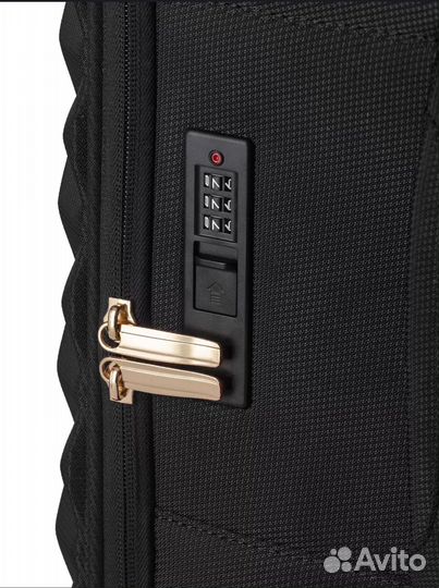 Чемодан на колесах новый в упаковке