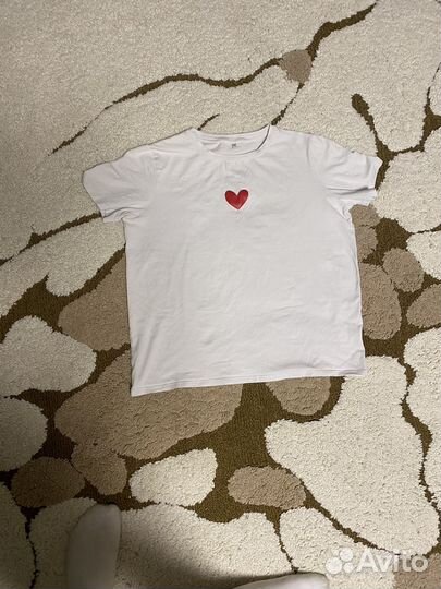 Белая футболка с сердцем