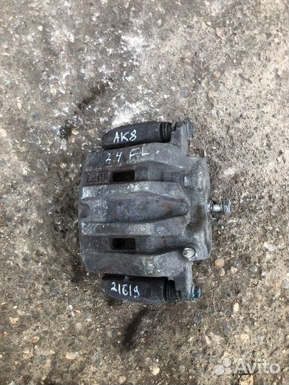 Суппорт тормозной передний левый Honda Accord 8