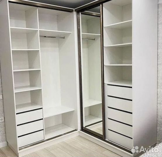 Зеркальный шкаф