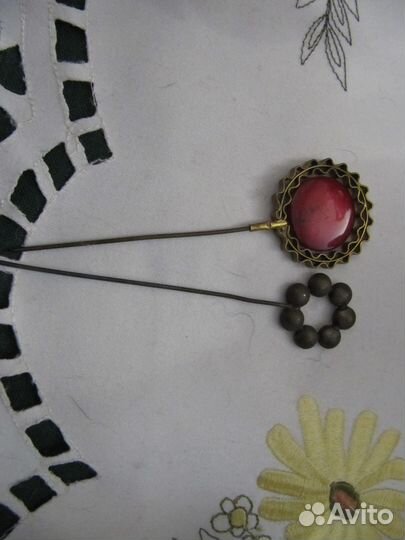 Две антикварные булавки-брошки