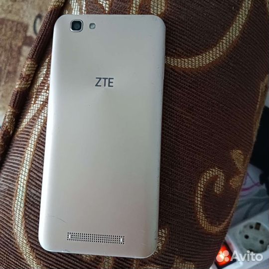 Телефон ZTE