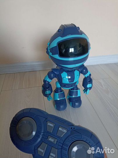 Робот на пульте управления игрушка новый