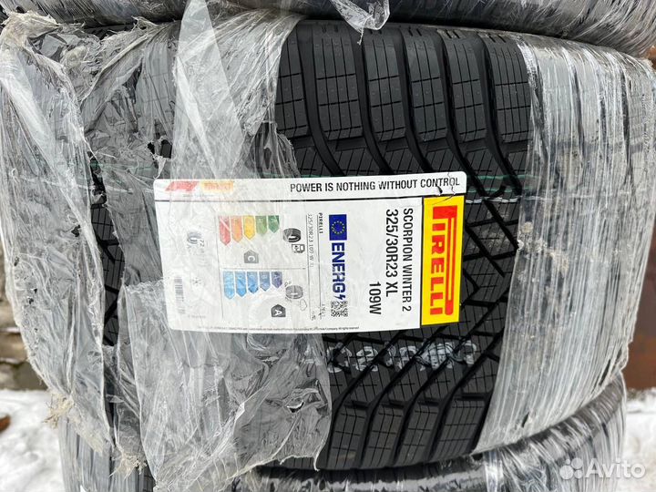 Pirelli Scorpion Winter 2 285/35 R23 и 325/30 R23 107W