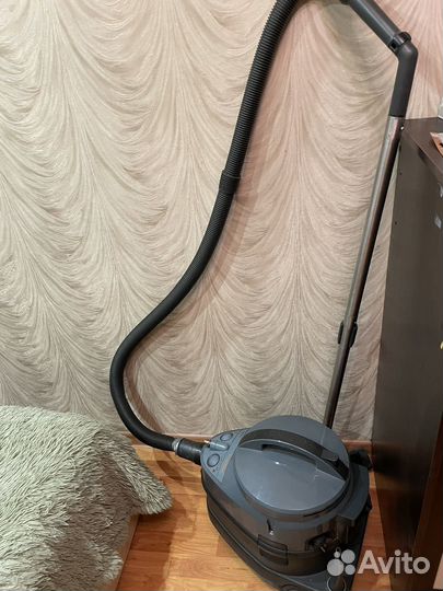 Моющий пылесос Philips