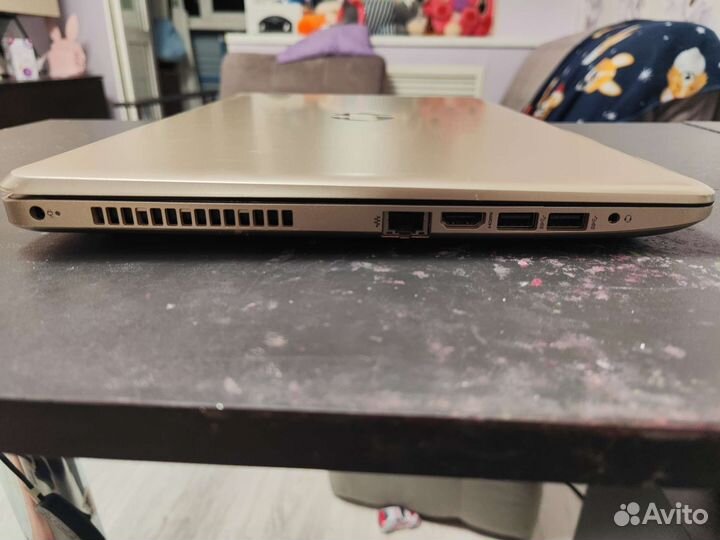 Ноутбук HP 15-bw517ur