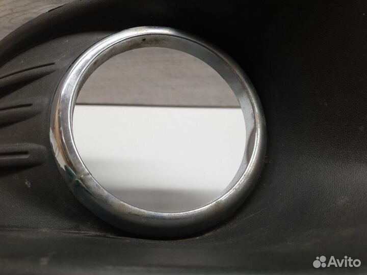 Решётка в бампер правая Ford Focus 2.5 2008-2011