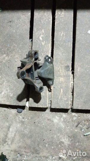 Опора двигателя передне левая (Mazda CX-7)