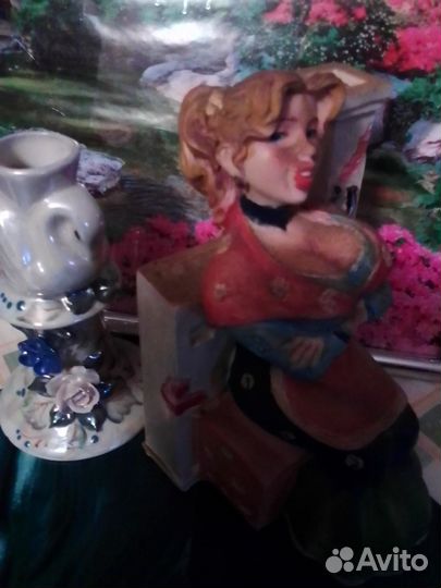 Подсвечник с лебедем,девушка у печки