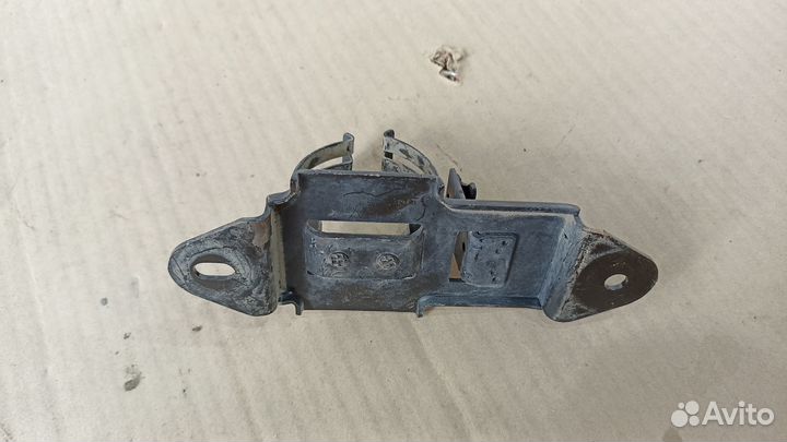 Кронштейн горловины бачка омывателя Шевроле Лачетт