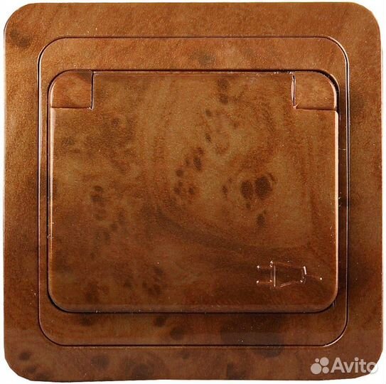 Розетка с заземлением, цвет ольха и орех