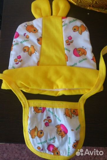 Набор из шапочки и слюнявчика