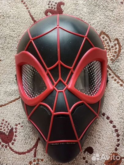 Маска человека-паука Майлза Моралиса