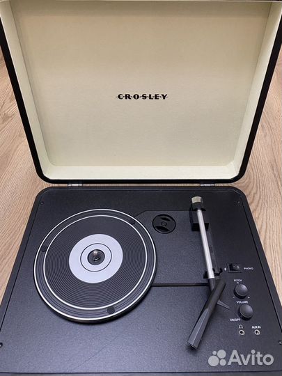 Виниловый проигрыватель crosley