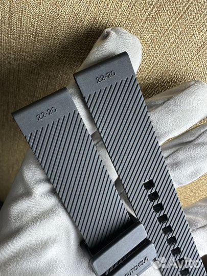 Черный ремешок 22-20 с надписью Breitling каучук