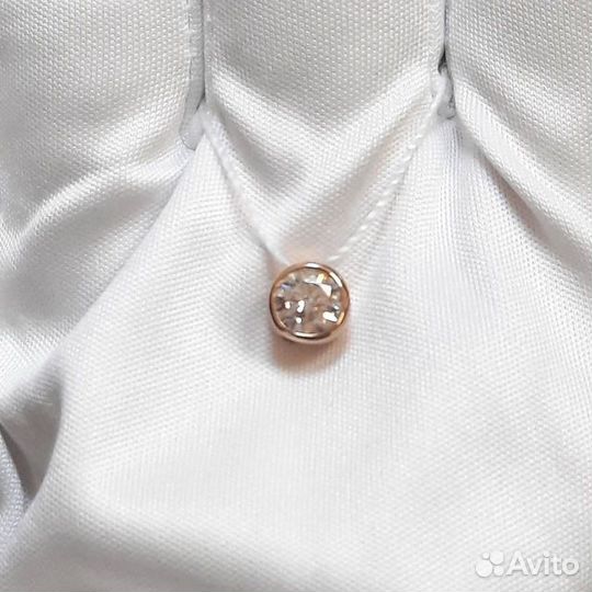 Золотая подвеска с фианитом