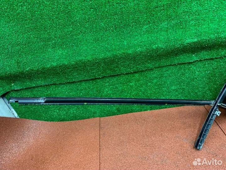 Форточка задней правой двери задняя правая Skoda