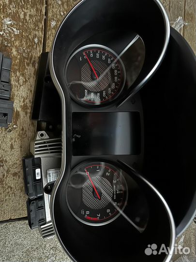 Приборная панель Mercedes C63