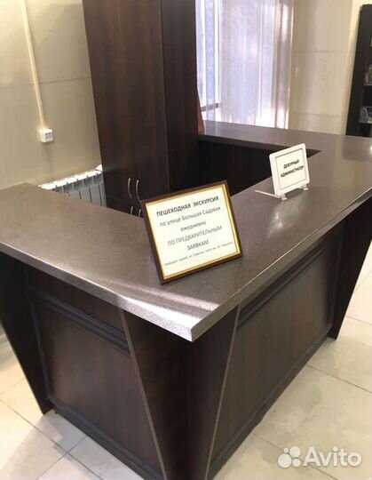 Барная стойка для приемной из искусственного камня