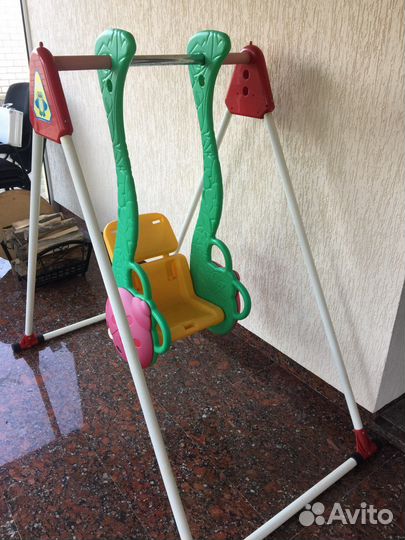 Качелях детская