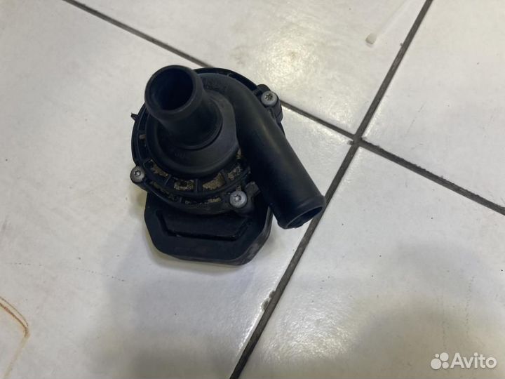 Насос водяной дополнительный Mercedes-Benz S-Class