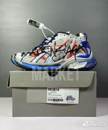 Кроссовки balenciaga runner на руках