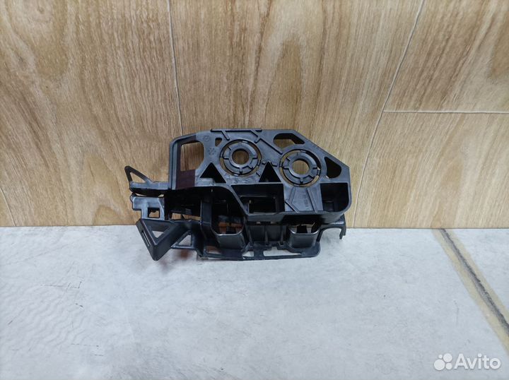 Кронштейн переднего бампера Пежо 408