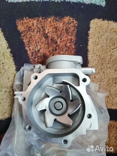 Продам водяную помпу субару