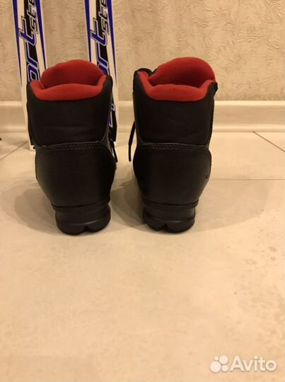 Беговые лыжи+ ботинки 36 размер