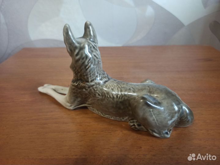 Статуэтка собаки, фарфор