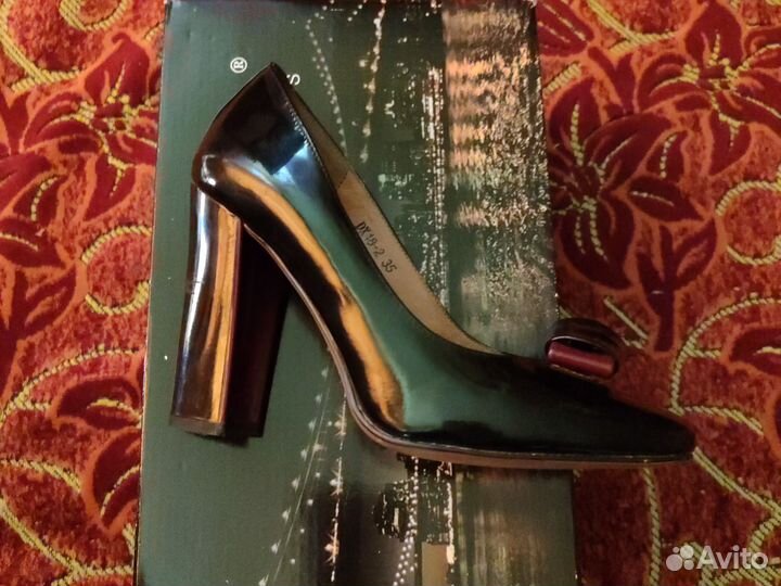 Туфли 35 р натуральный лак чёрные