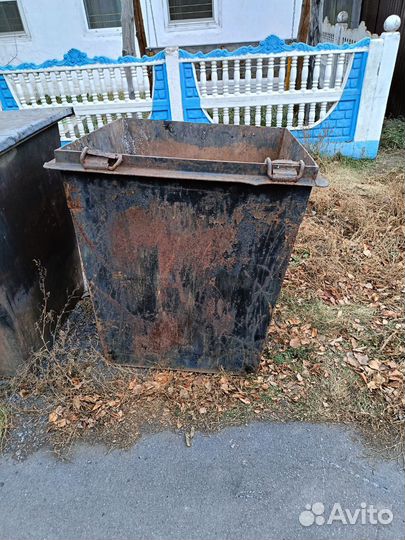 Мусорный бак б/у