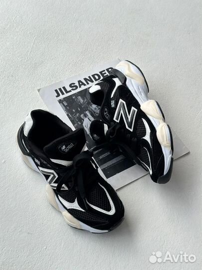 Кроссовки женские