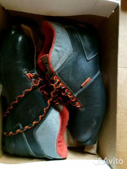 Лыжные ботинки