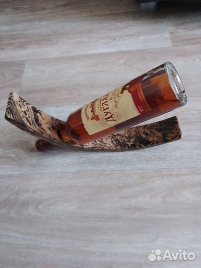 Декоративная,деревянная подставка под бутылку