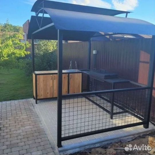 Мангальная зона под крышей