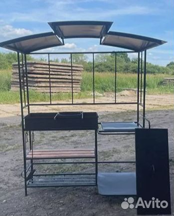 Мангальная зона под крышей