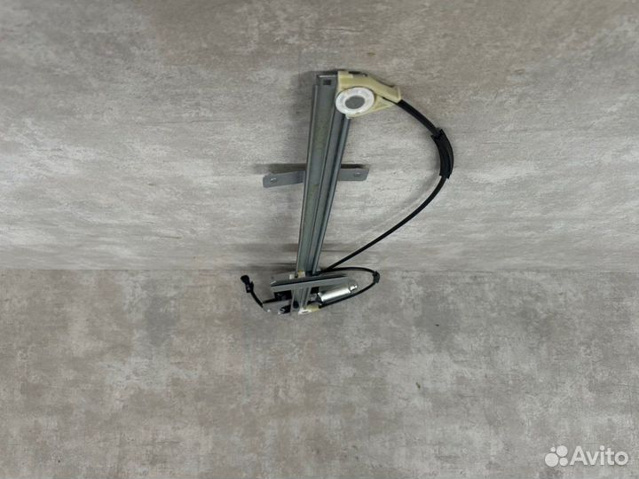 Стеклоподъемник левый Renault Magnum