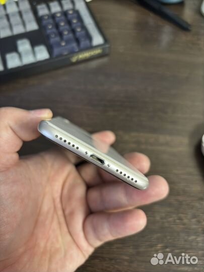 iPhone SE (2022), 64 ГБ