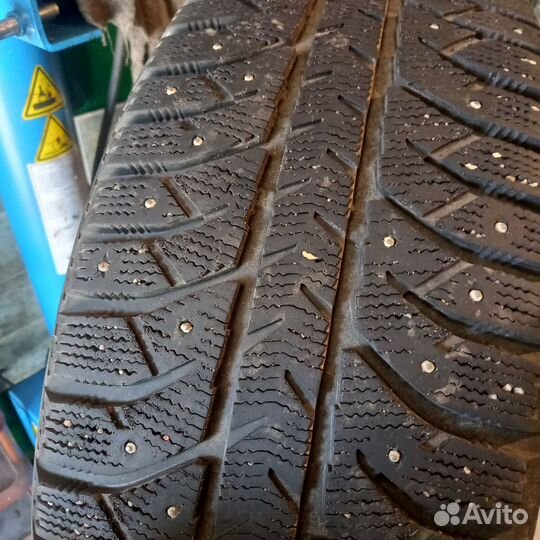 Bridgestone Ice Cruiser 7000 235/55 R17