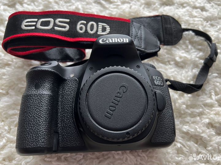 Зеркальный фотоаппарат Canon EOS 60D