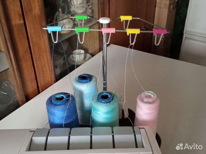 Коверлок Pfaff 4852 бу. Япония