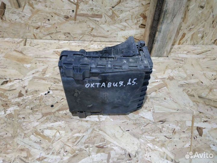 Блок предохранителей Skoda Octavia A5