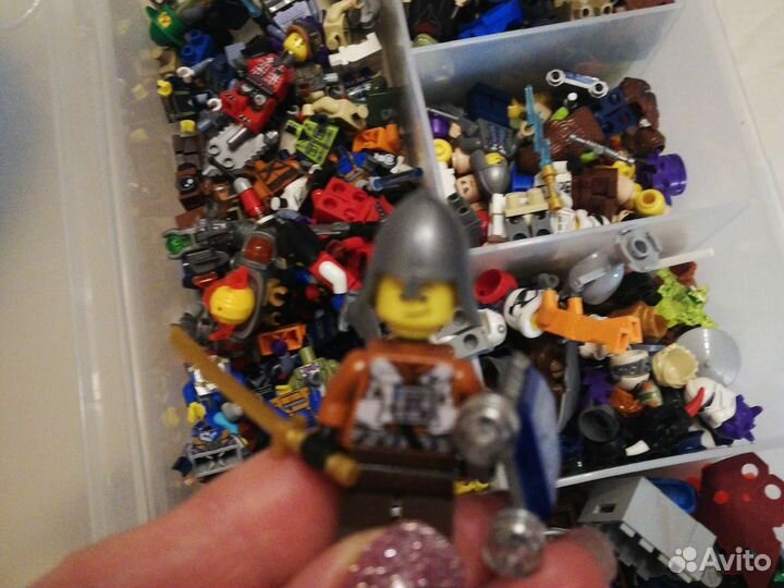 Коллекция разных фигурок Lego
