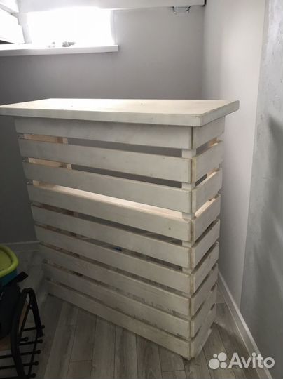 Стелаж, рессепшин