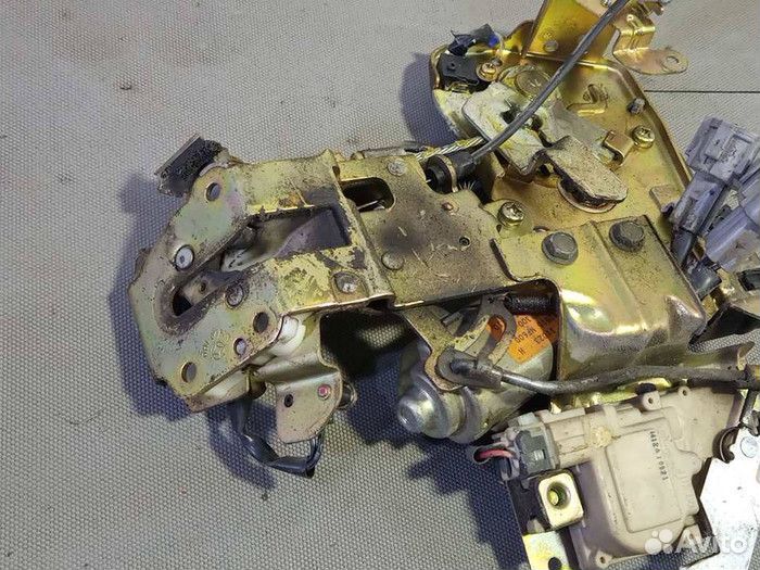 Механизм открывания двери задней левой Nissan Liberty I (1998—2004) 45290