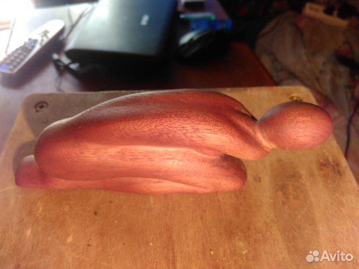 Статуэтка Дамы из Красного Дерева